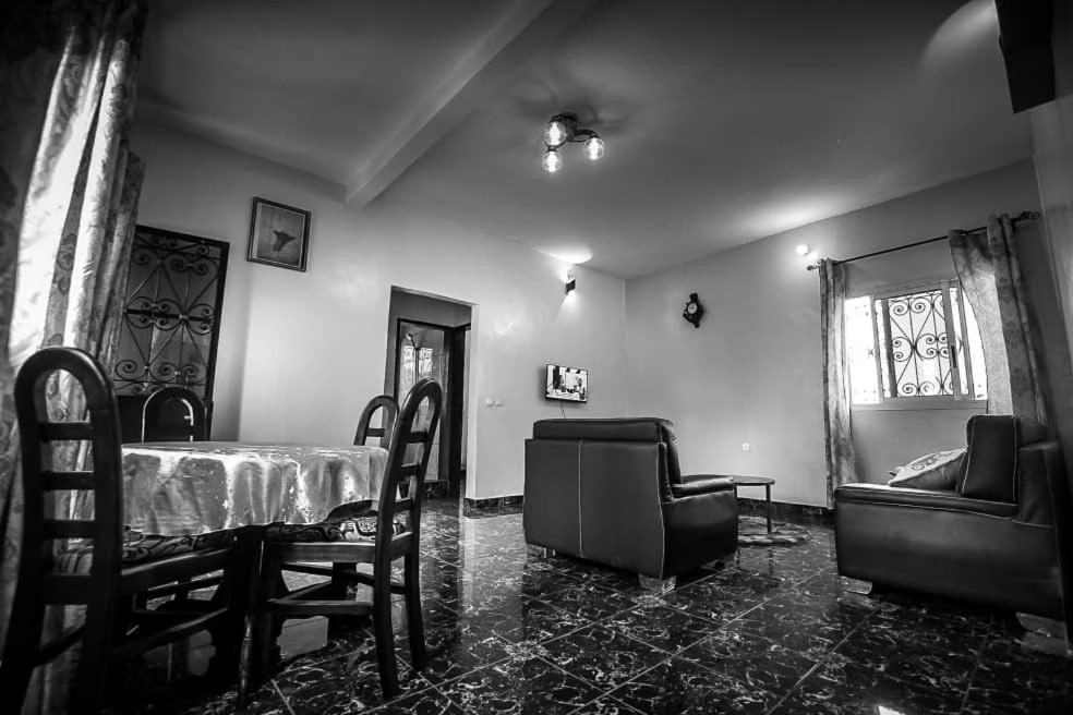 Appartements Neuf De Haut Standing Dm & Ng A Bafoussam 外观 照片