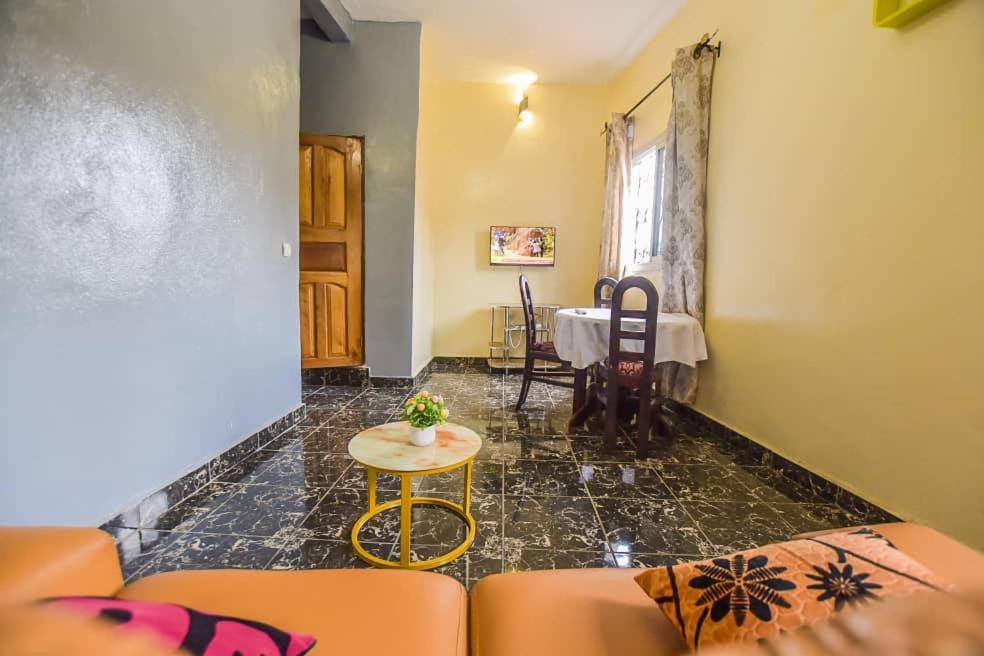 Appartements Neuf De Haut Standing Dm & Ng A Bafoussam 外观 照片